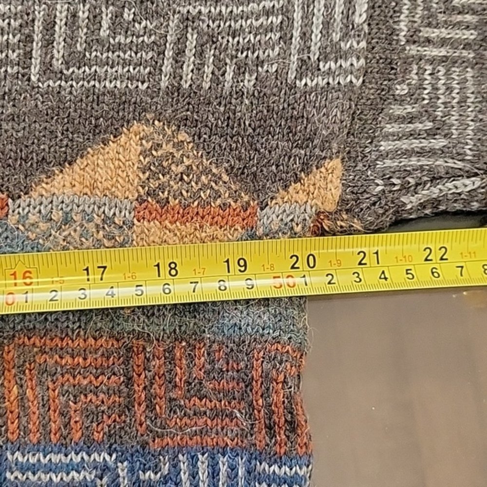 sweater - Picture 5 of 6